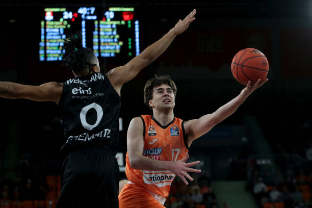 巴萨的阵容 巴萨的阵容