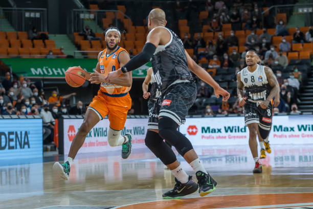 他在接球后 他在接球后