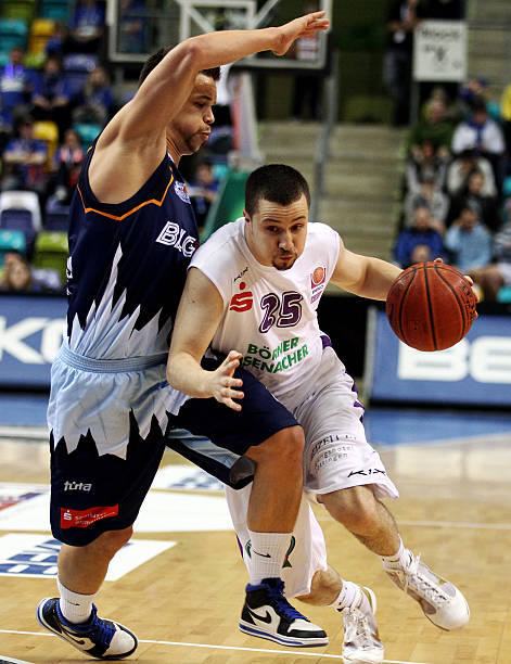 而另一边 而另一边